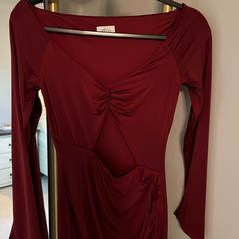 Elegant Burgundy Long Sleeve Dress